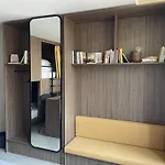 Jost Centre מלון